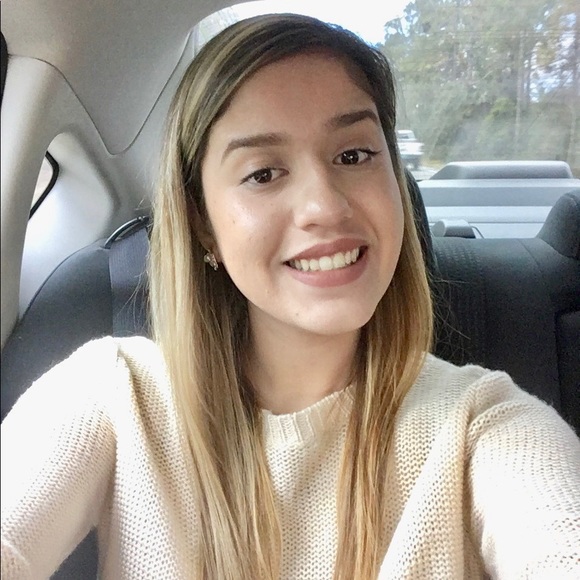 Meet your Posher, Ana - Picture 1 of 1